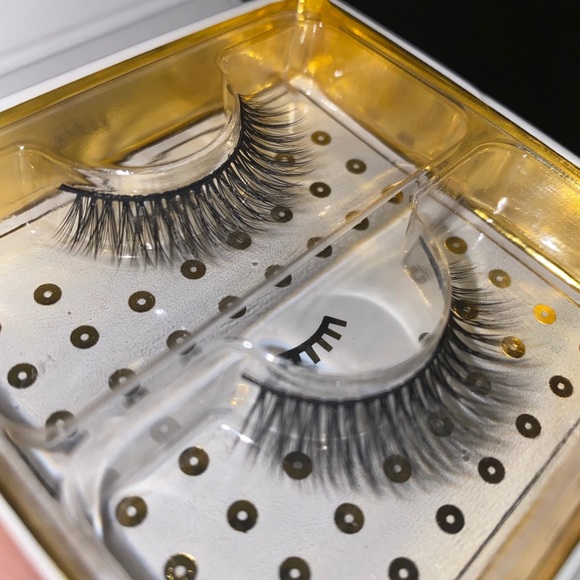 Lashes - Picture 10 of 10